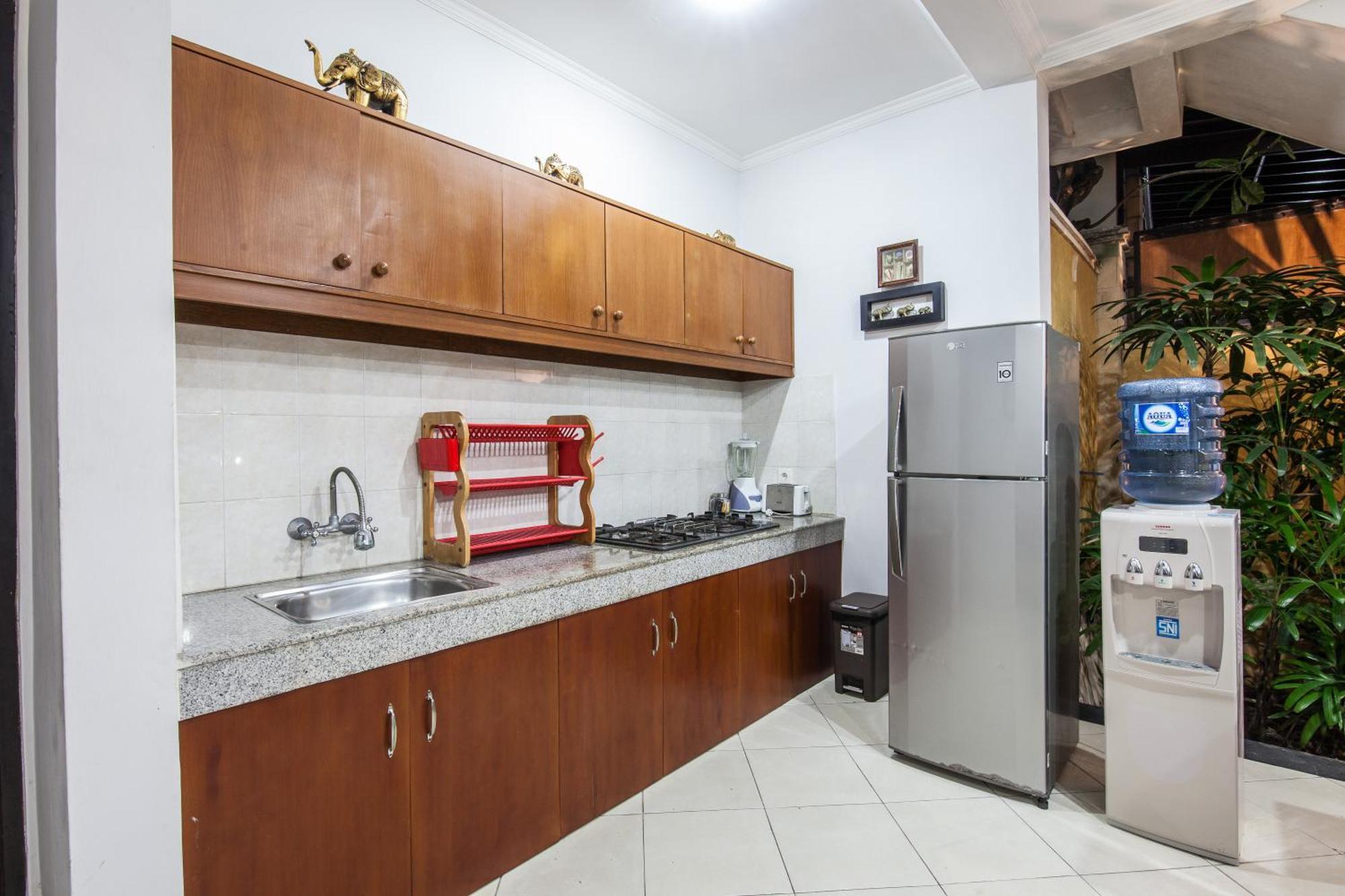 Villa 8-br Private Pool Legian 5-min Walk To And Shops