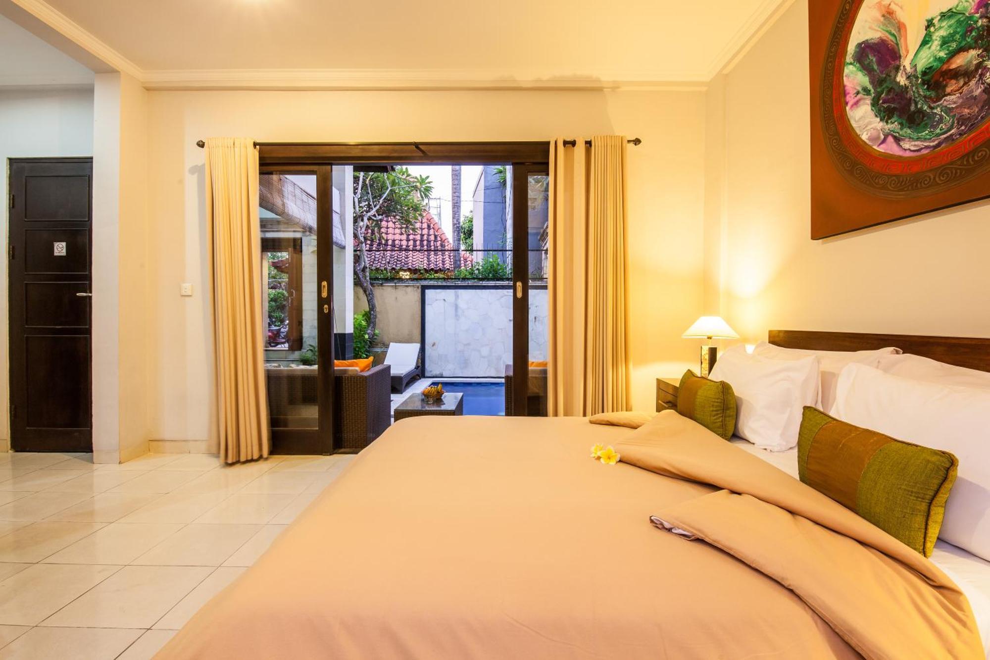 Villa 8-br Private Pool Legian 5-min Walk To And Shops *