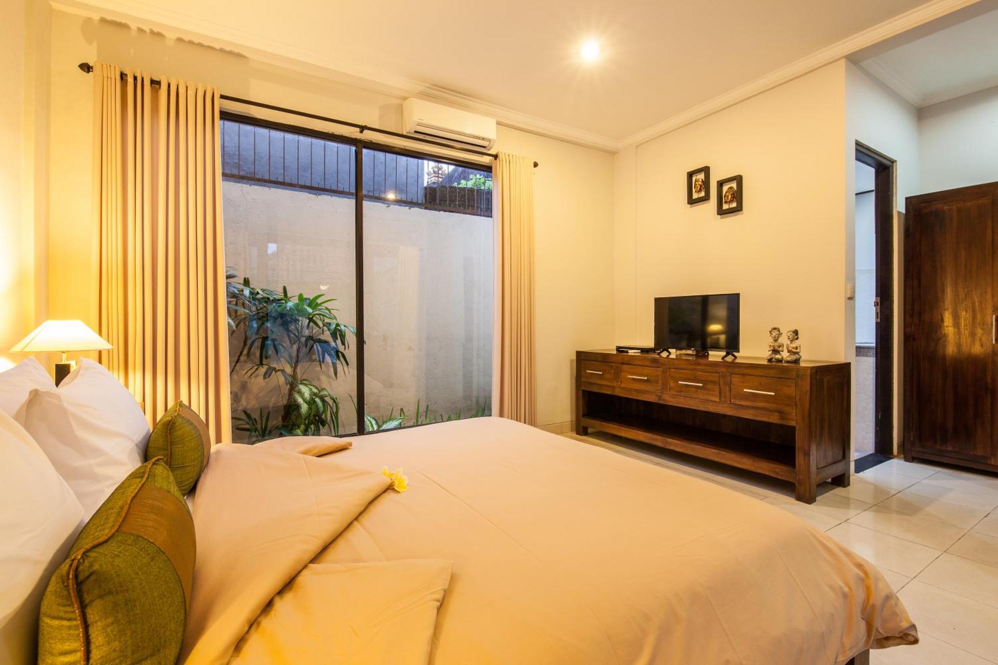 Villa 8-br Private Pool Legian 5-min Walk To And Shops Seminyak (Bali)