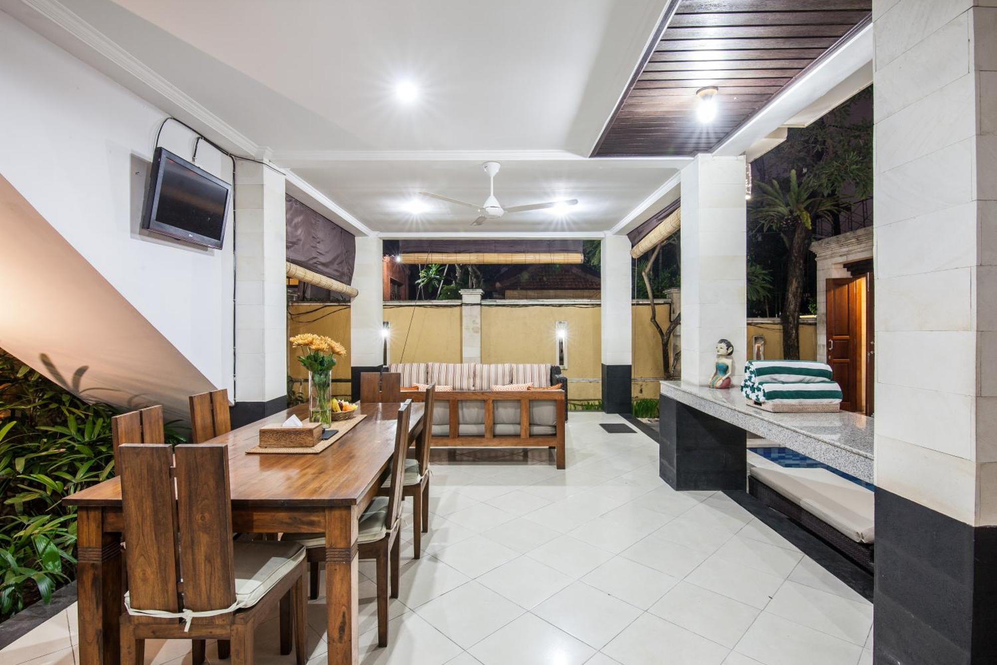 Villa 8-br Private Pool Legian 5-min Walk To And Shops *